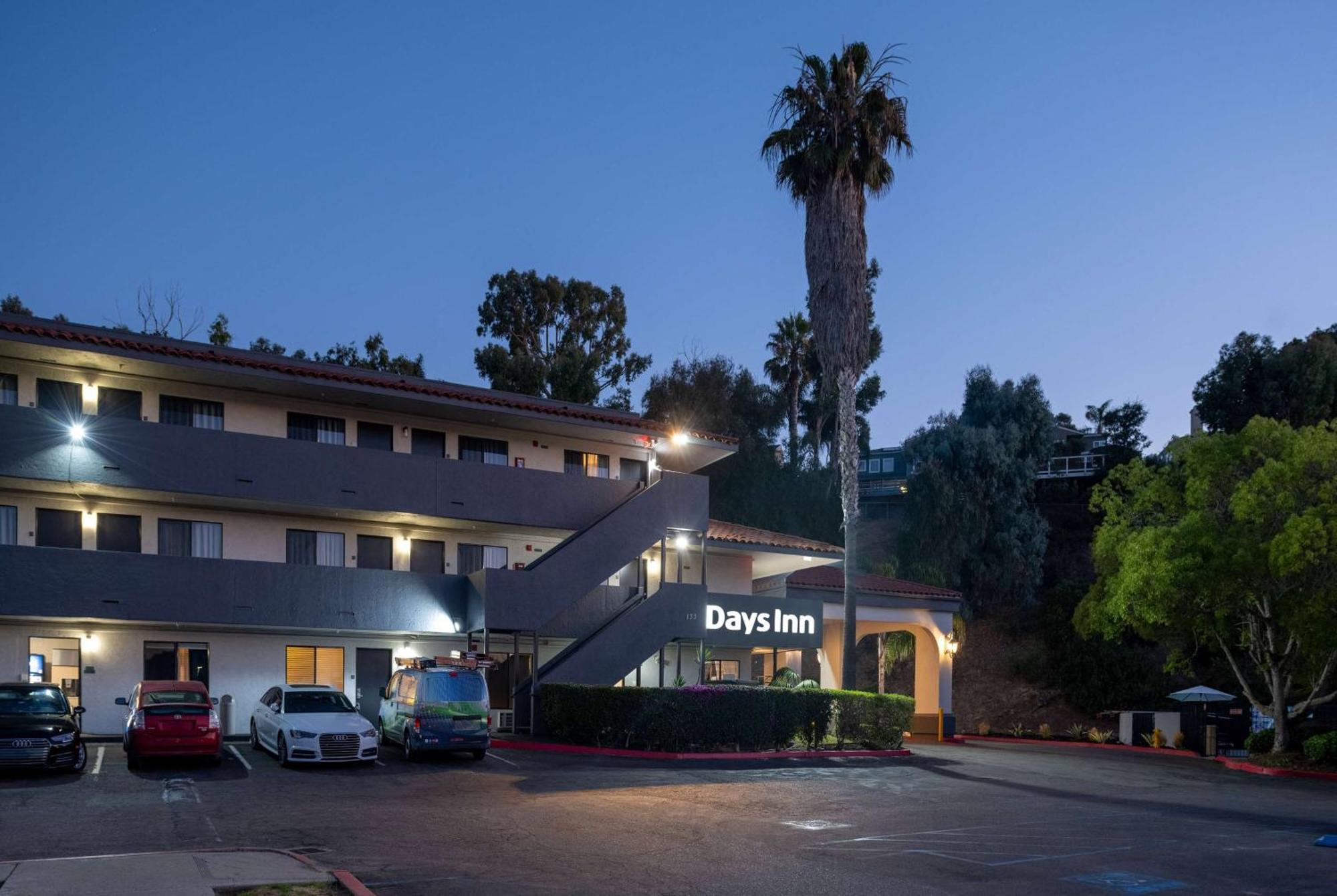 Days Inn By Wyndham Encinitas Moonlight Beach Bagian luar foto